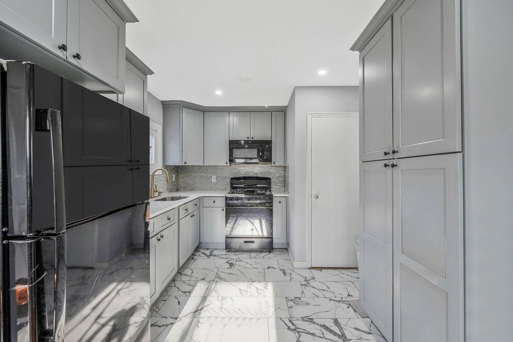 6 of 33 - 1 Devon St., Lynbrook, NY
