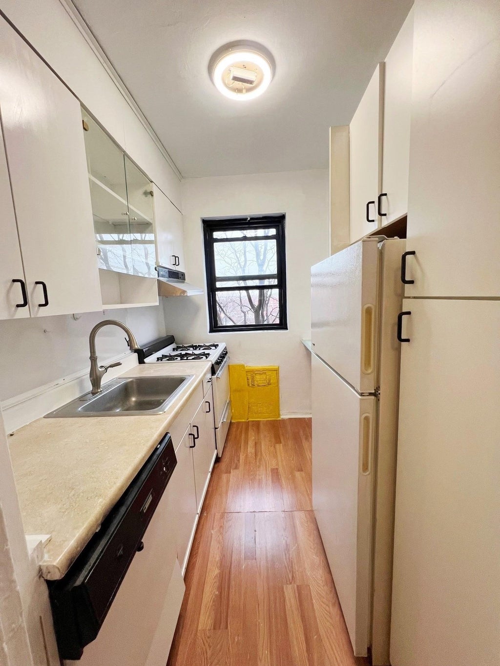 10 of 16 - 99-60 63rd Road 5w, Rego Park, NY