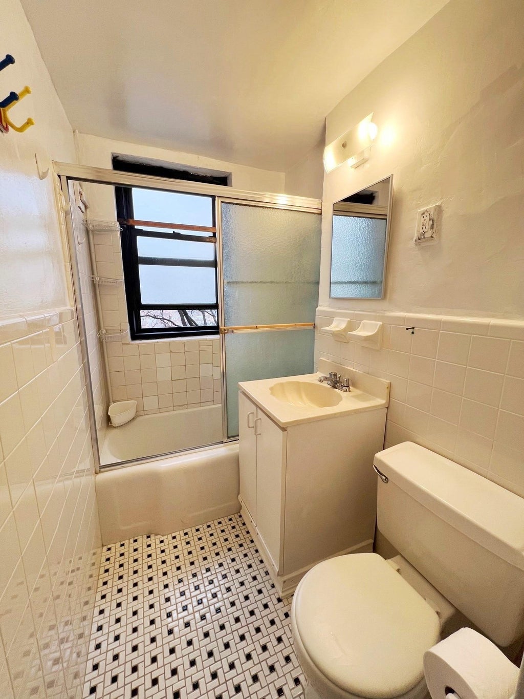 13 of 16 - 99-60 63rd Road 5w, Rego Park, NY