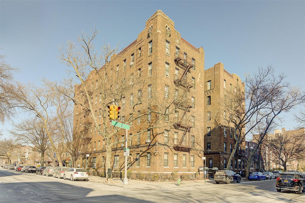 19 of 20 - 32-86 33rd St. # D9, Astoria, NY