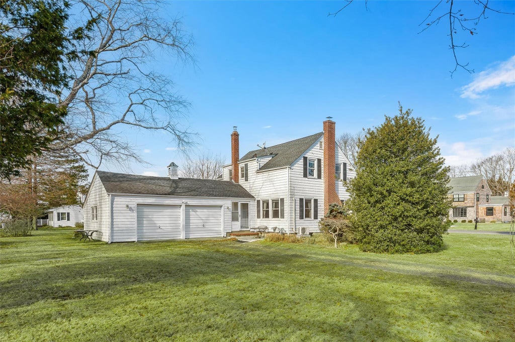 3 of 21 - 2 Estate Road, Center Moriches, NY