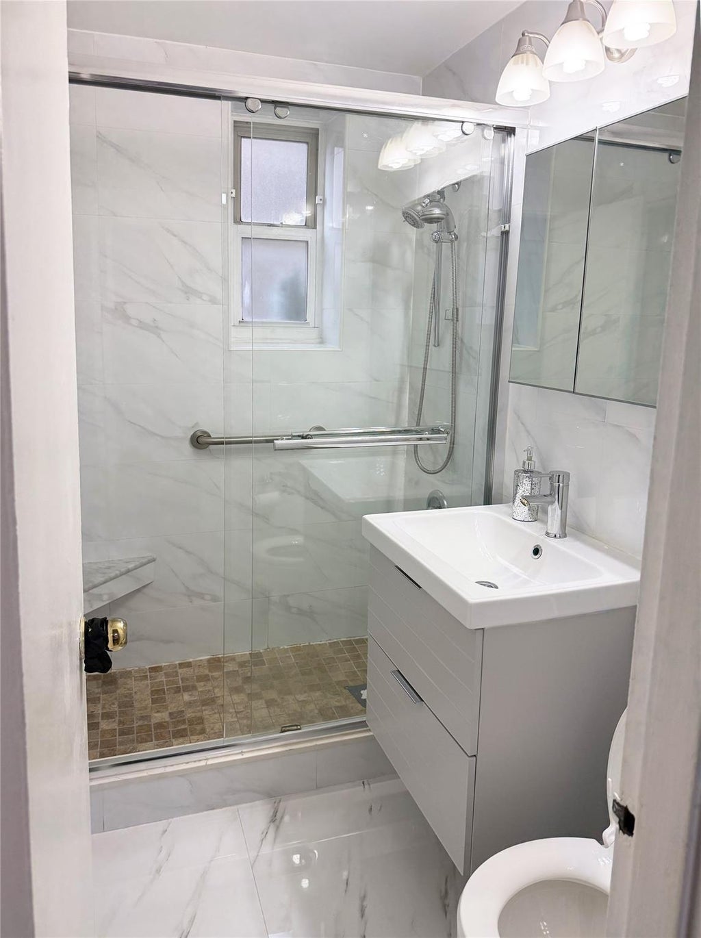 7 of 8 - 64-74 Saunders St. # 5a, Rego Park, NY