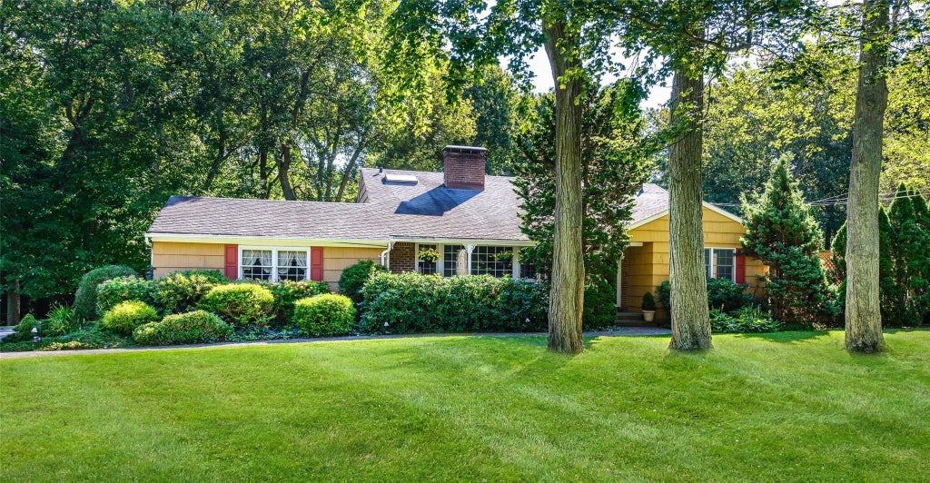 1 of 31 - 30 Greenhill Lane, Huntington, NY