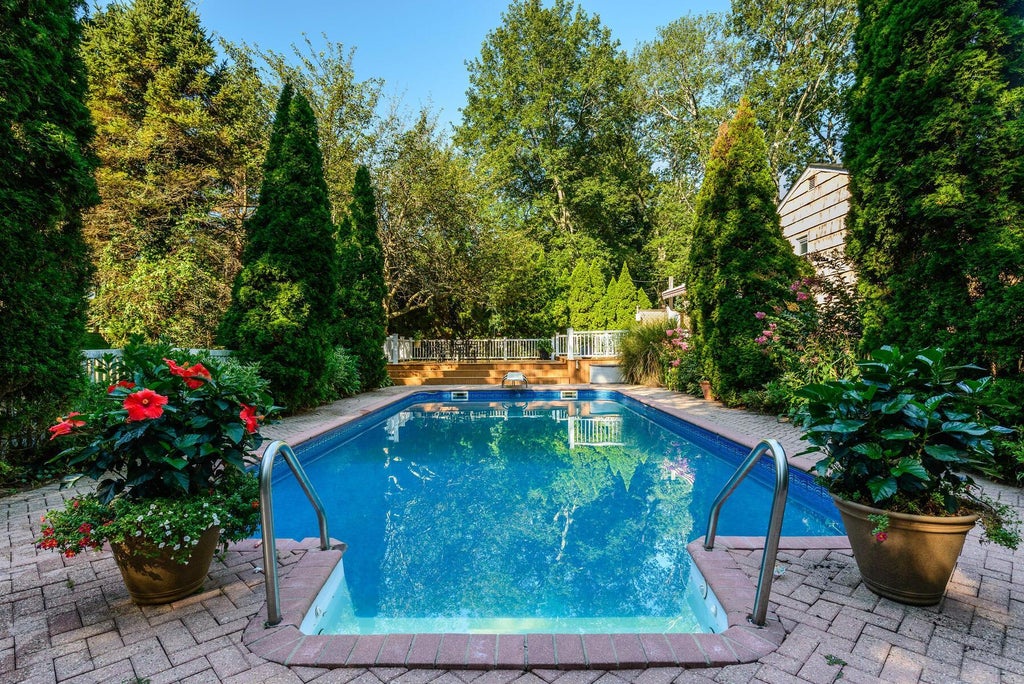 22 of 31 - 30 Greenhill Lane, Huntington, NY