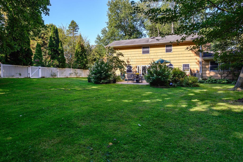 25 of 31 - 30 Greenhill Lane, Huntington, NY