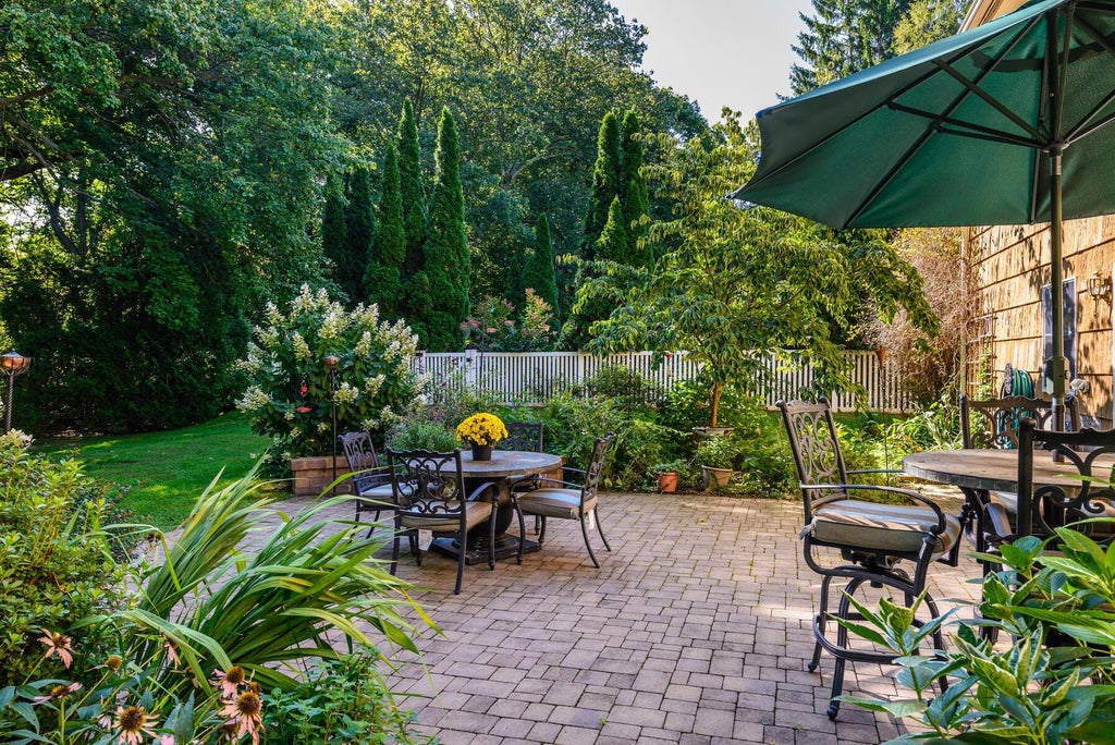 26 of 31 - 30 Greenhill Lane, Huntington, NY
