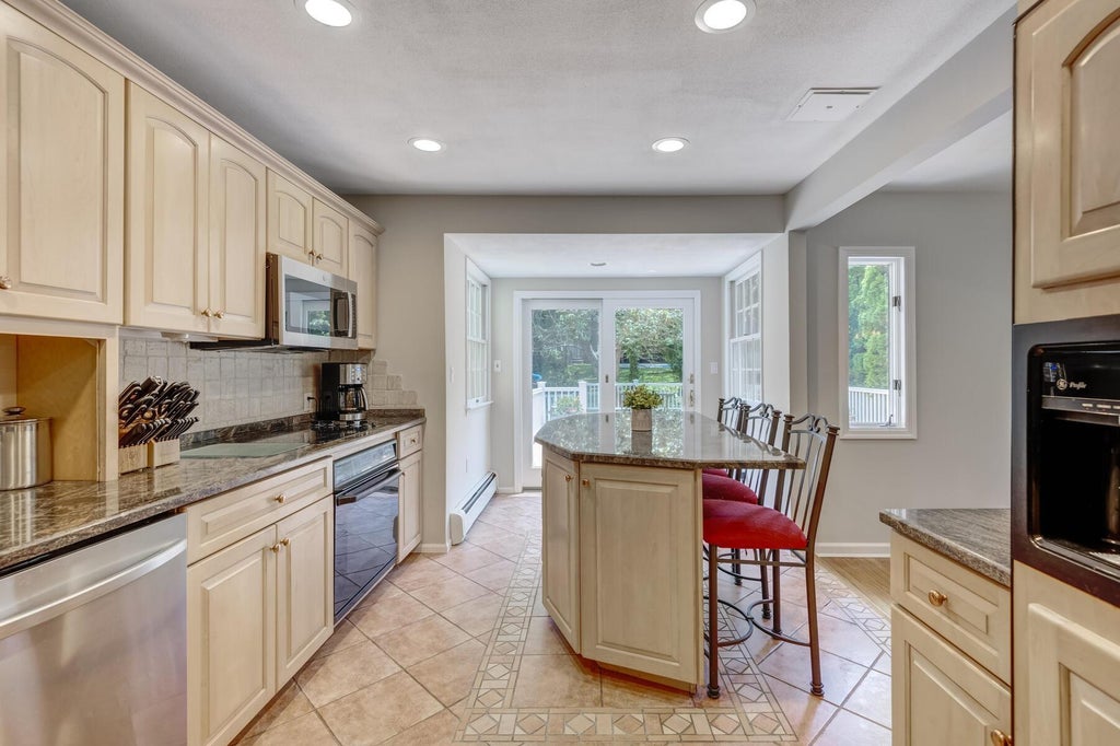 8 of 31 - 30 Greenhill Lane, Huntington, NY