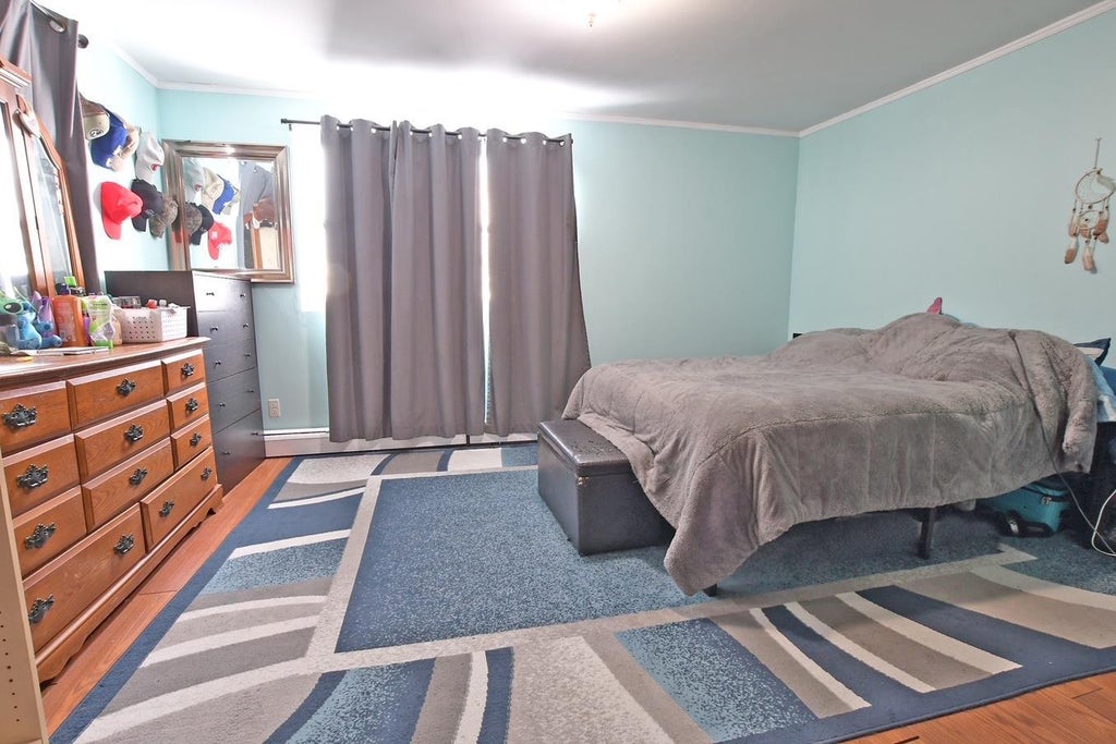 9 of 19 - 2534 Cypress Avenue, East Meadow, NY