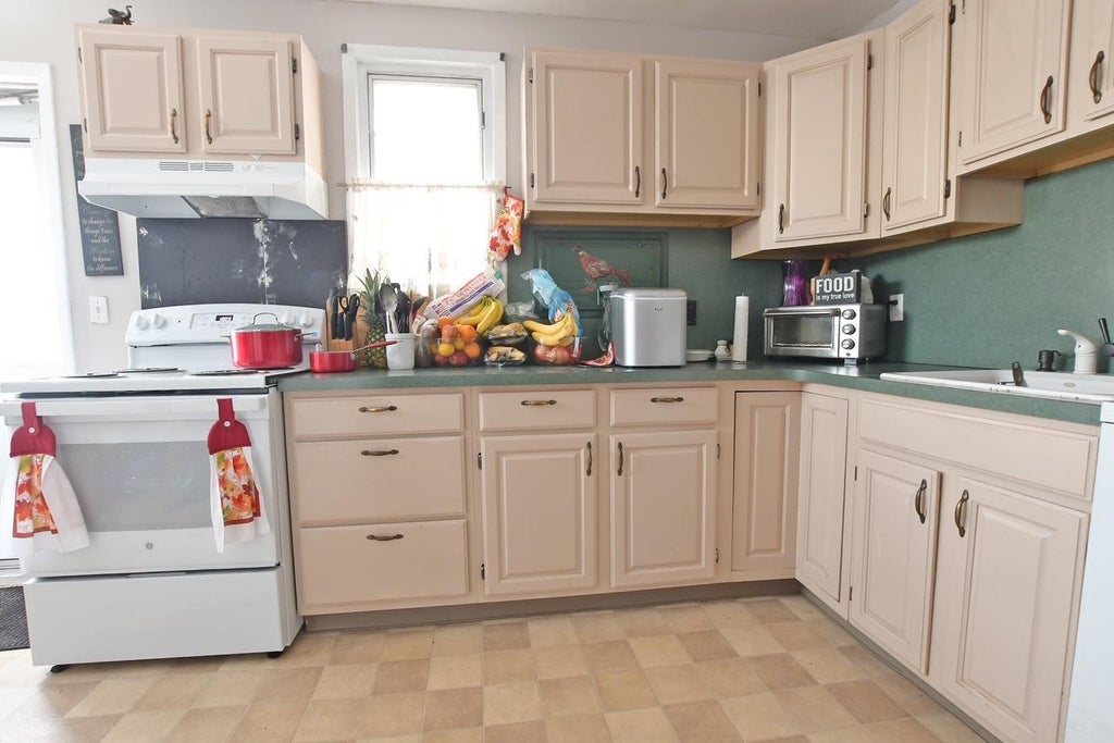 5 of 19 - 2534 Cypress Avenue, East Meadow, NY
