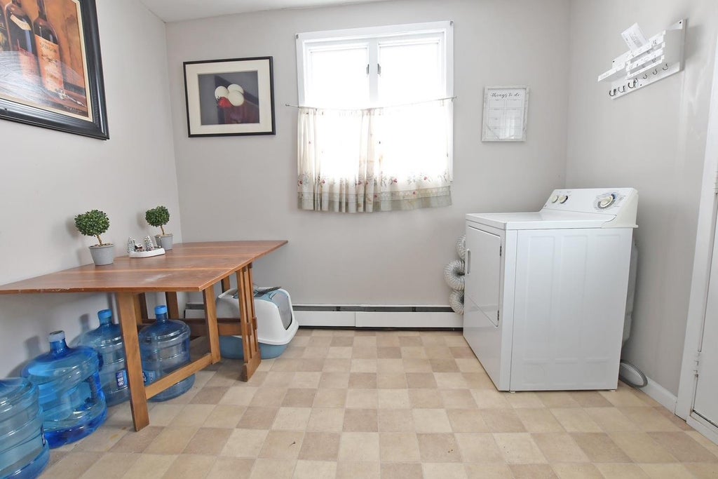 8 of 19 - 2534 Cypress Avenue, East Meadow, NY