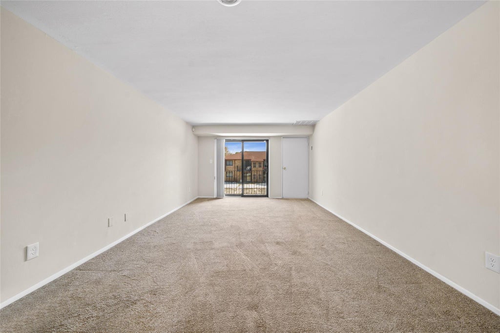 9 of 20 - 38 Pinebrook Place # 38, Bay Shore, NY