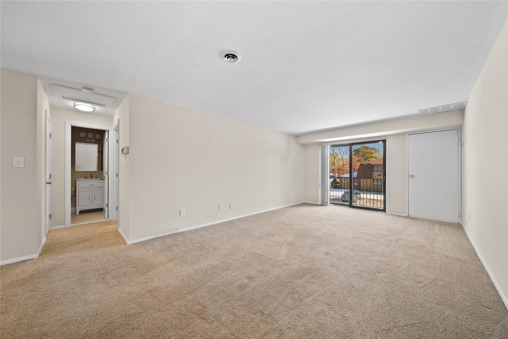 10 of 20 - 38 Pinebrook Place # 38, Bay Shore, NY