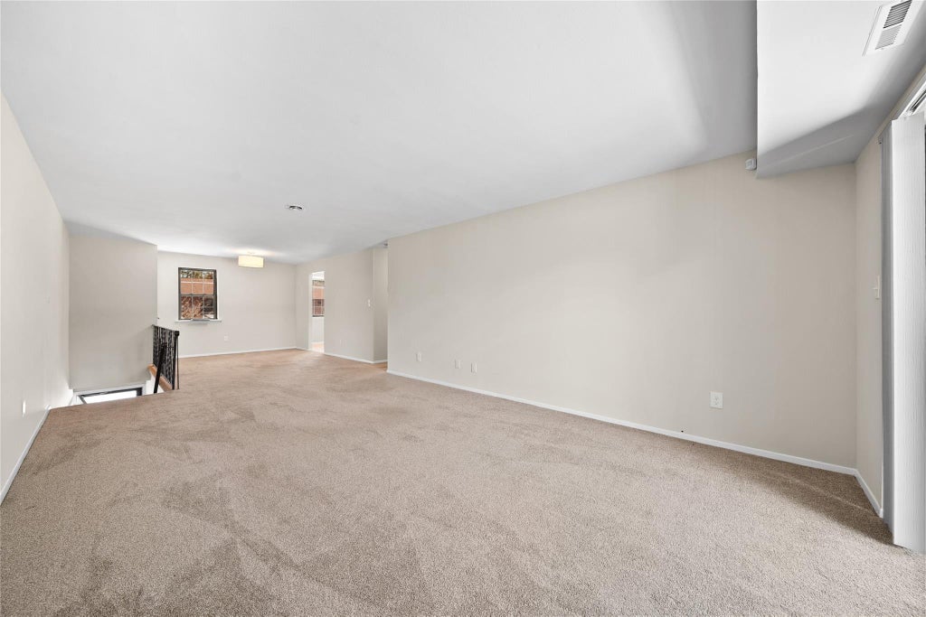 11 of 20 - 38 Pinebrook Place # 38, Bay Shore, NY