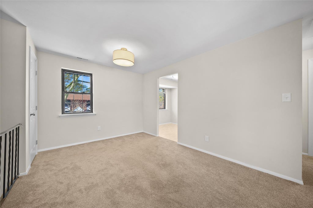 14 of 20 - 38 Pinebrook Place # 38, Bay Shore, NY