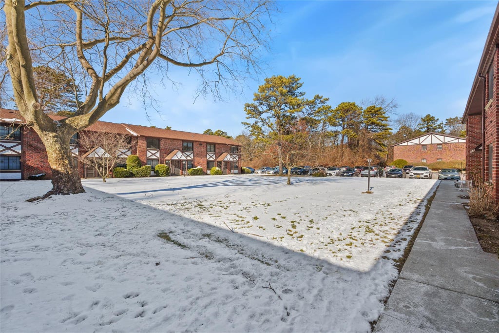 18 of 20 - 38 Pinebrook Place # 38, Bay Shore, NY
