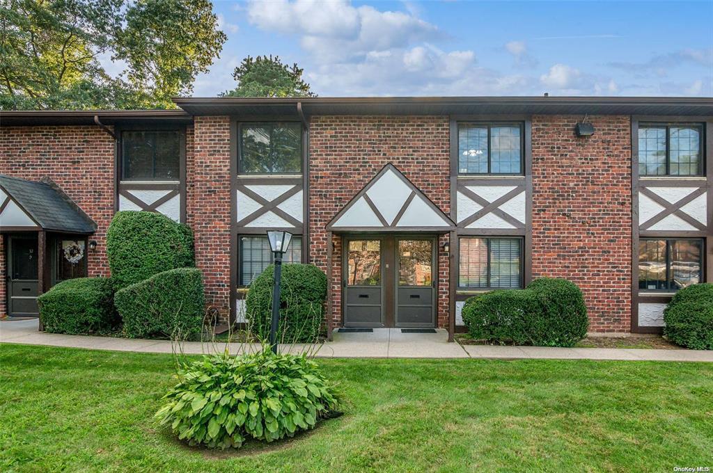 1 of 20 - 38 Pinebrook Place # 38, Bay Shore, NY