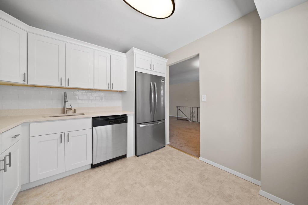 4 of 20 - 38 Pinebrook Place # 38, Bay Shore, NY