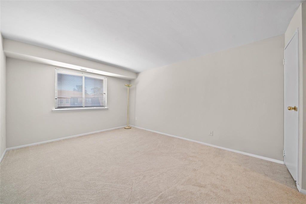 6 of 20 - 38 Pinebrook Place # 38, Bay Shore, NY