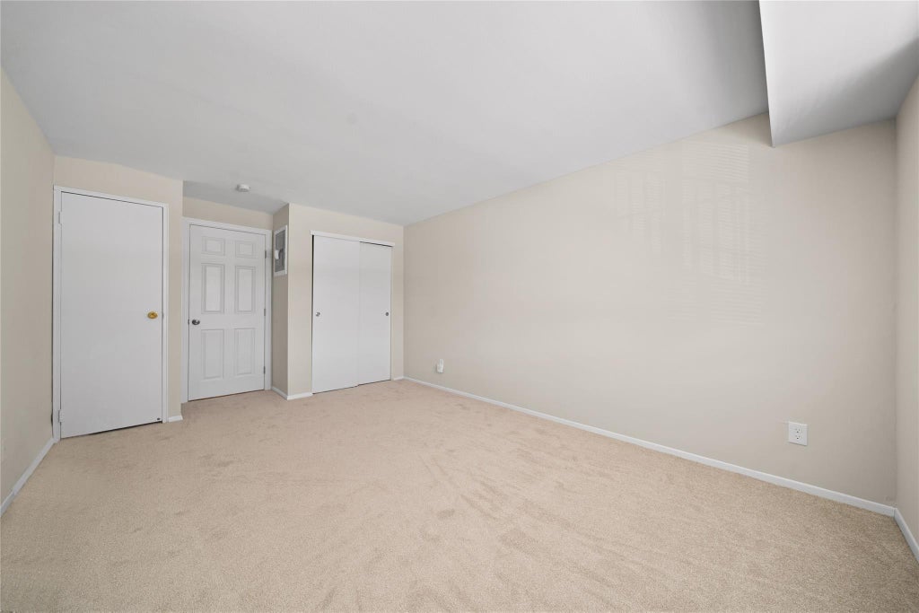7 of 20 - 38 Pinebrook Place # 38, Bay Shore, NY