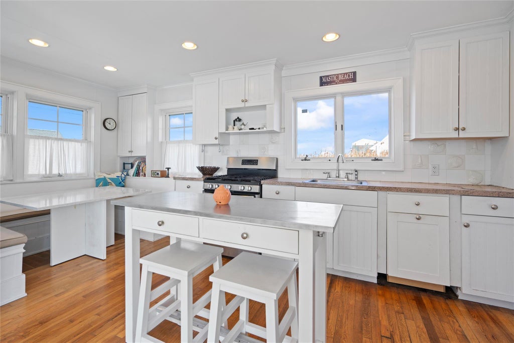 9 of 33 - 706 Riviera Drive, Mastic Beach, NY