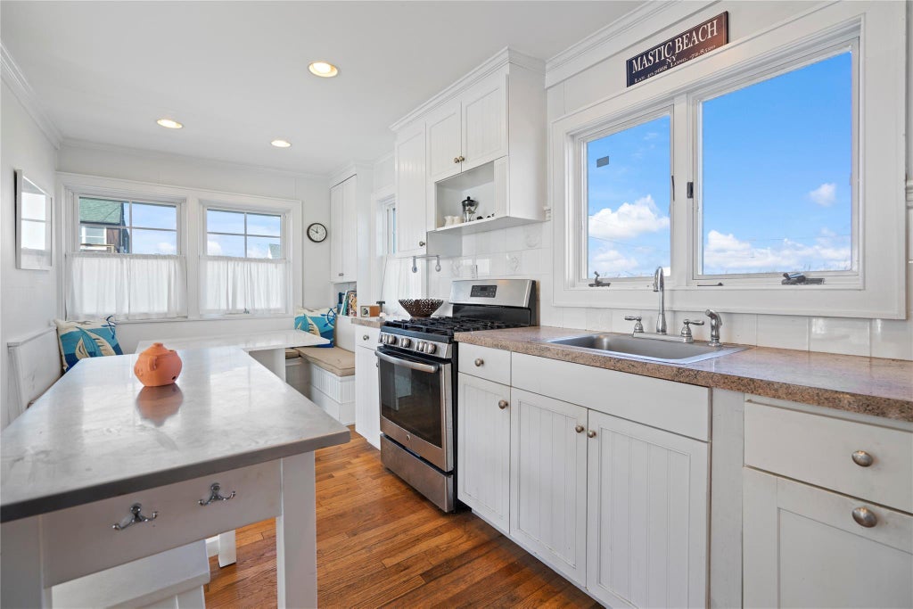 10 of 33 - 706 Riviera Drive, Mastic Beach, NY