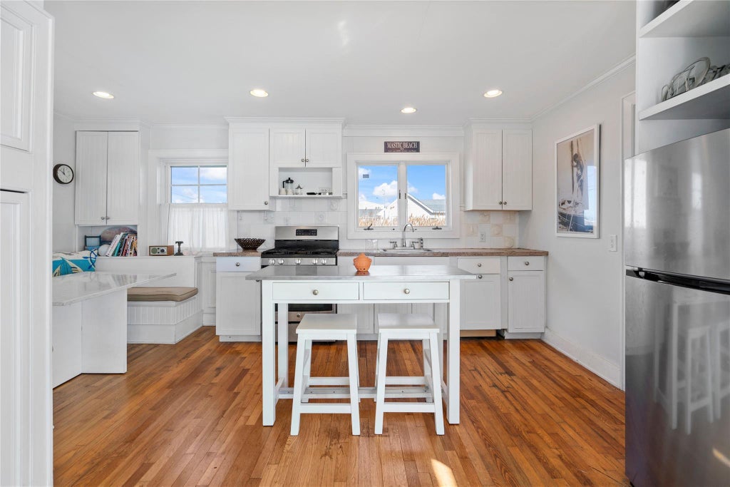 6 of 33 - 706 Riviera Drive, Mastic Beach, NY