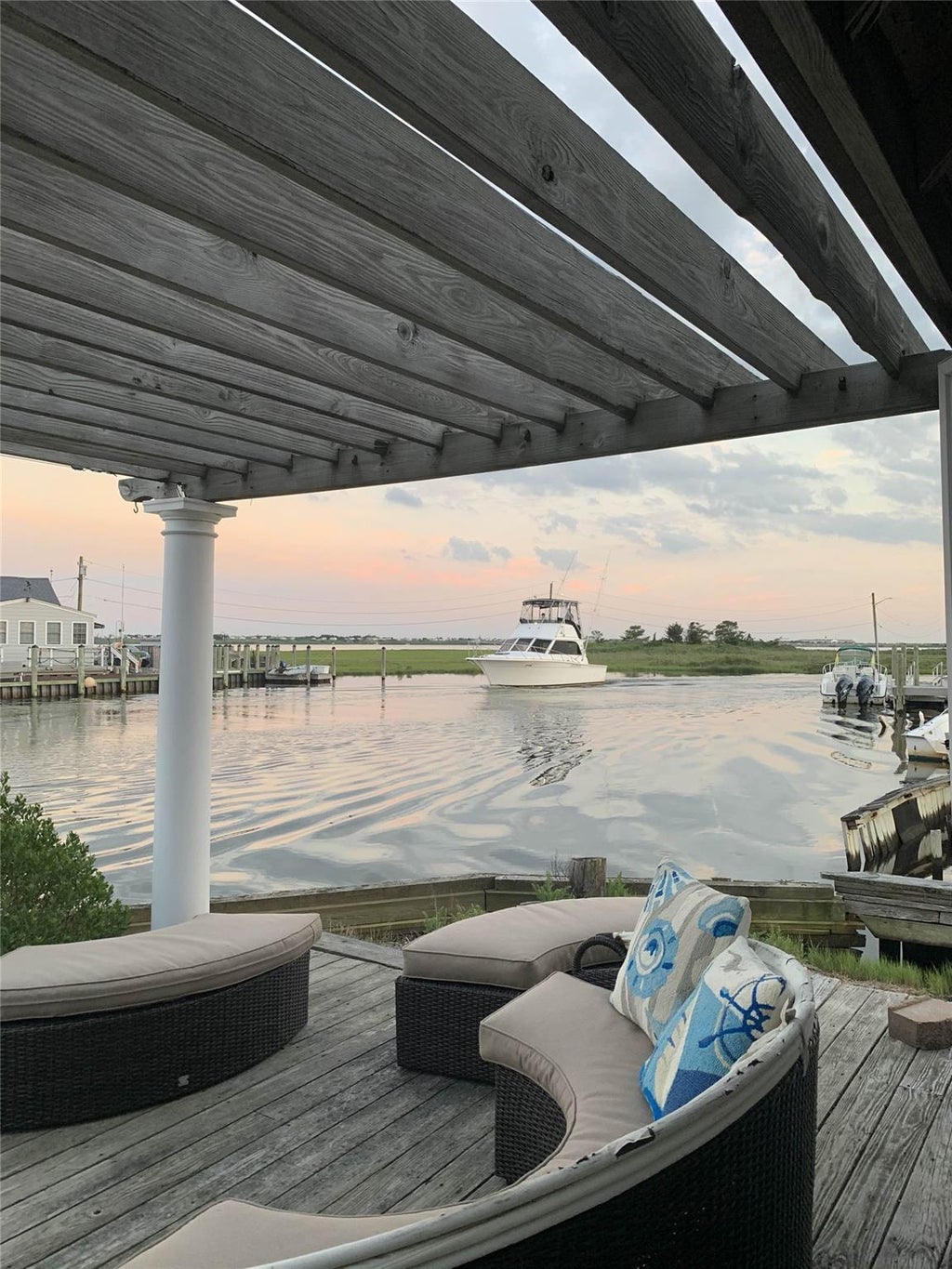 7 of 33 - 706 Riviera Drive, Mastic Beach, NY