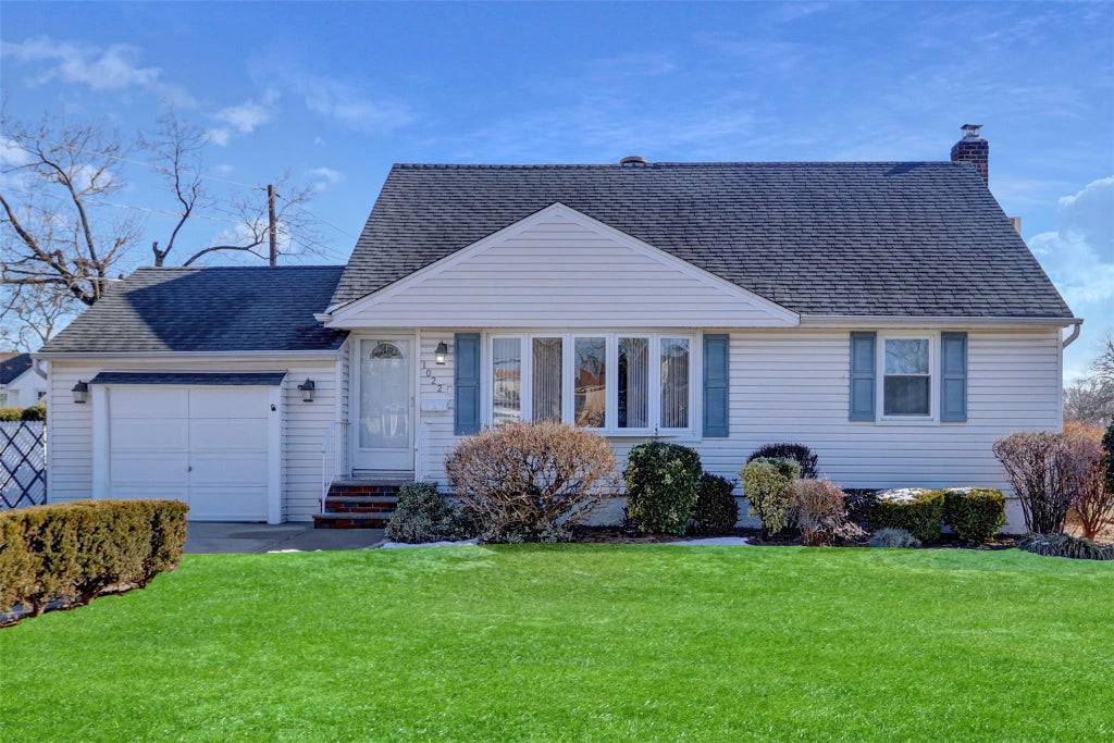 1 of 21 - 1022 Shelburne Drive, Franklin Square, NY