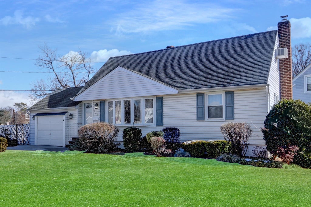 1 of 21 - 1022 Shelburne Drive, Franklin Square, NY