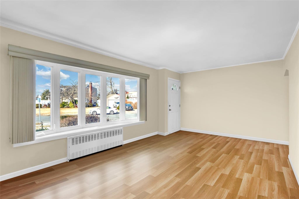 2 of 21 - 1022 Shelburne Drive, Franklin Square, NY