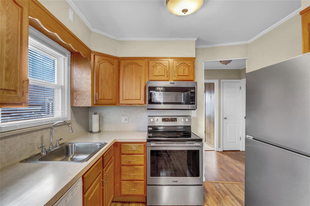 5 of 21 - 1022 Shelburne Drive, Franklin Square, NY