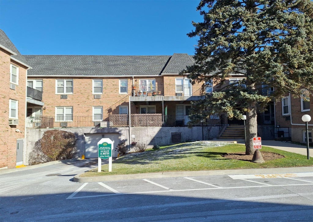 1 of 3 - 570 Broadway # 19b, Lynbrook, NY