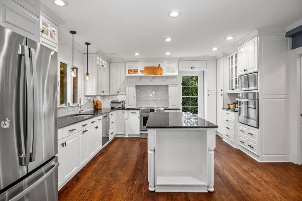 10 of 50 - 400 Rosedale Avenue, White Plains, NY