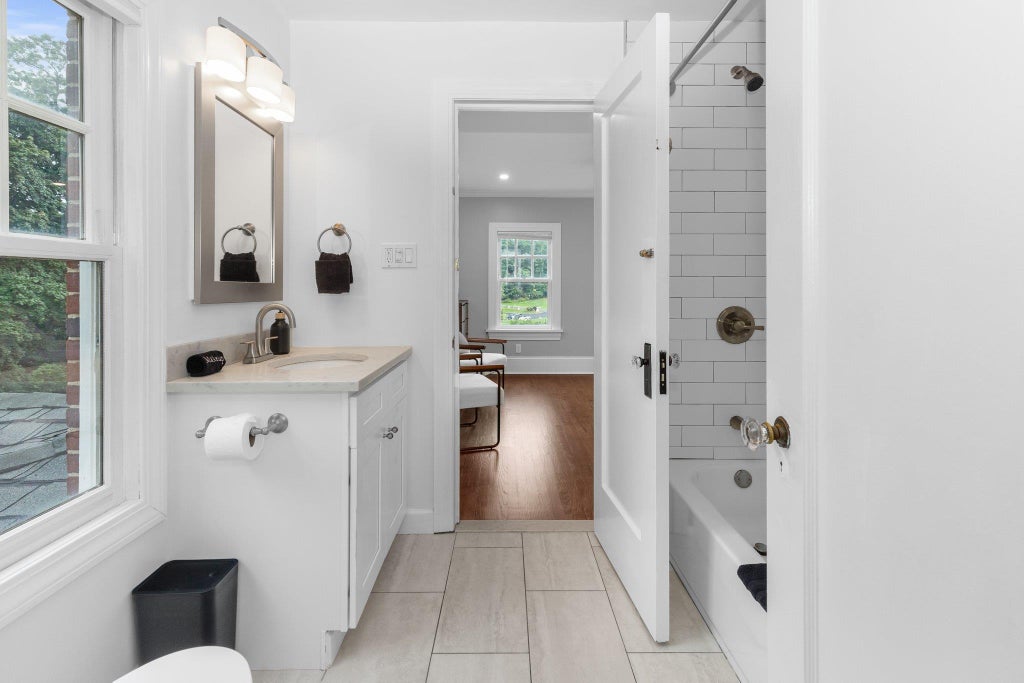 36 of 50 - 400 Rosedale Avenue, White Plains, NY