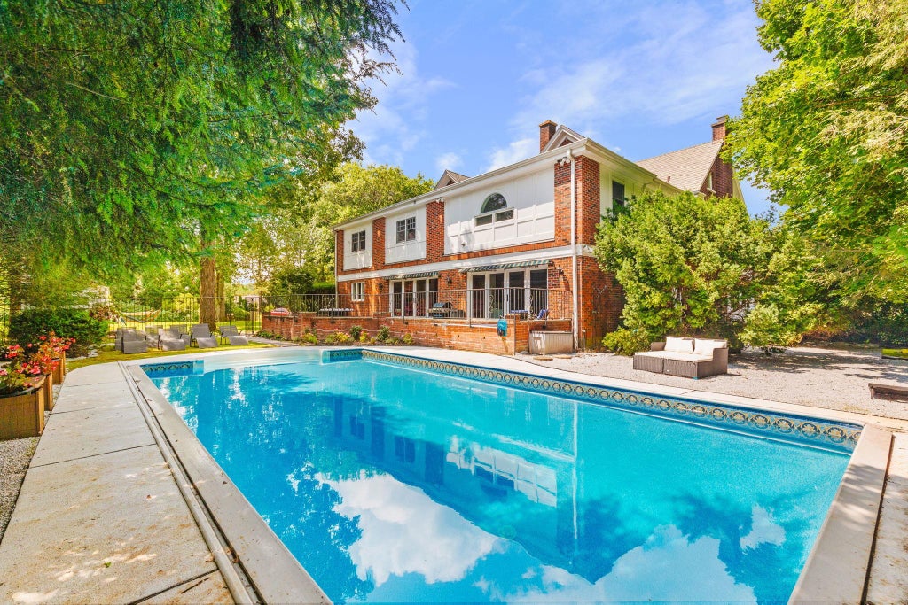43 of 50 - 400 Rosedale Avenue, White Plains, NY