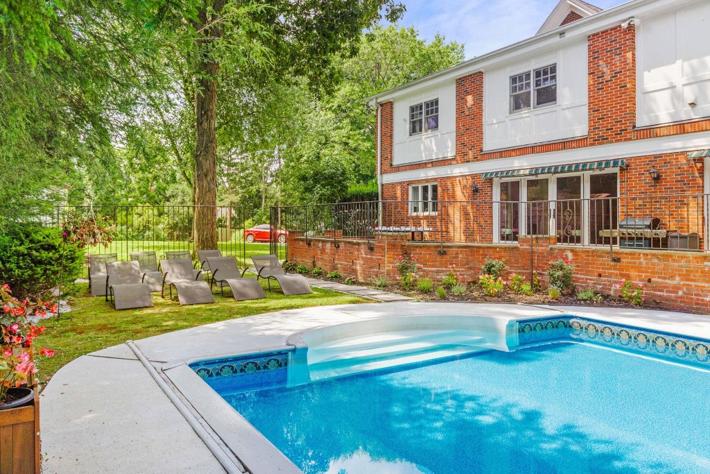 44 of 50 - 400 Rosedale Avenue, White Plains, NY