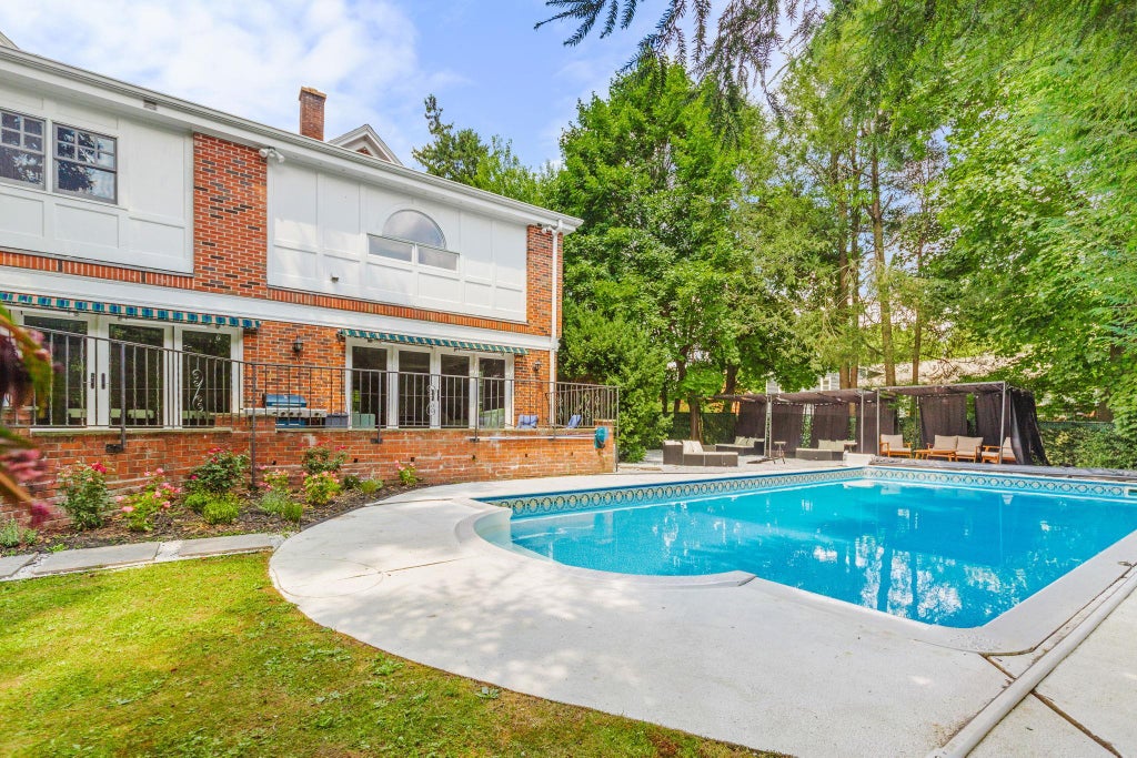 47 of 50 - 400 Rosedale Avenue, White Plains, NY