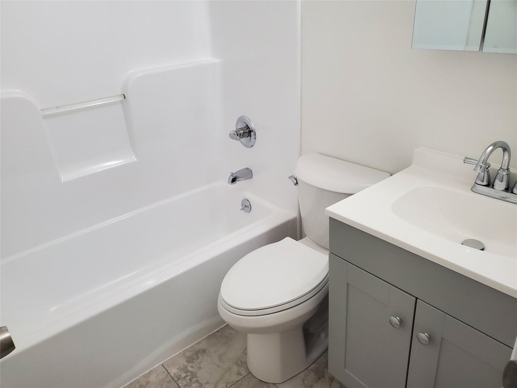 11 of 18 - 88 Woodside Road, Mastic Beach, NY