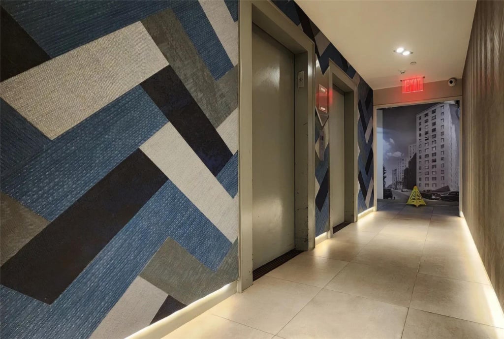 3 of 12 - 99-52 66 Road 1f, Rego Park, NY