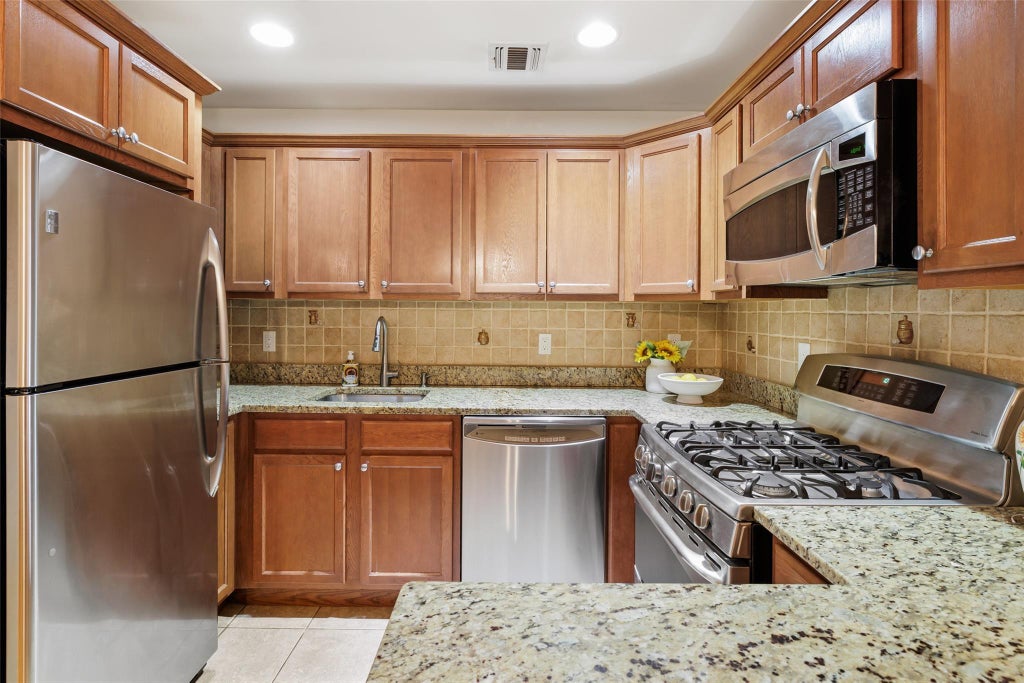 11 of 22 - 161 Spring Drive, East Meadow, NY