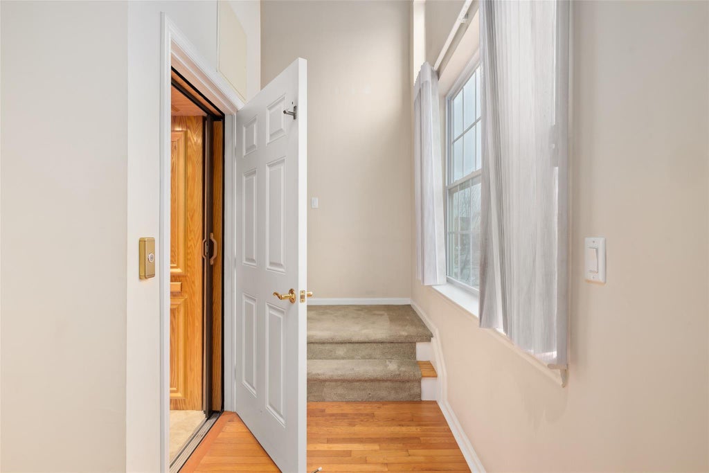 7 of 22 - 161 Spring Drive, East Meadow, NY