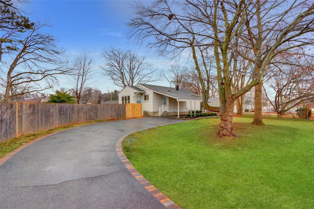 1 of 19 - 21 Chimney Lane, Bay Shore, NY