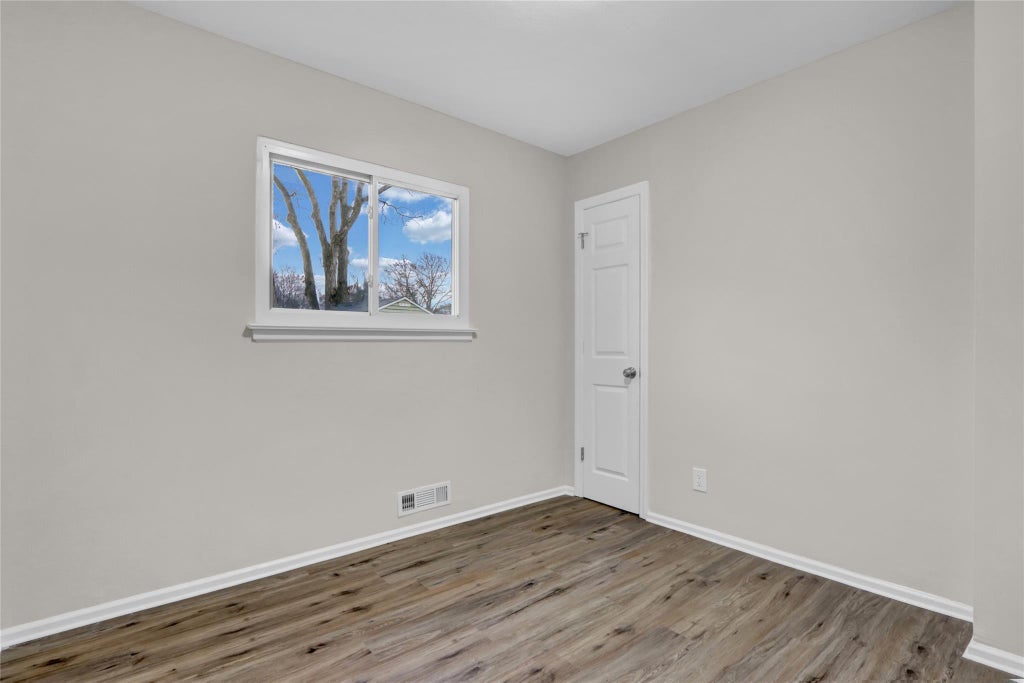 9 of 19 - 21 Chimney Lane, Bay Shore, NY