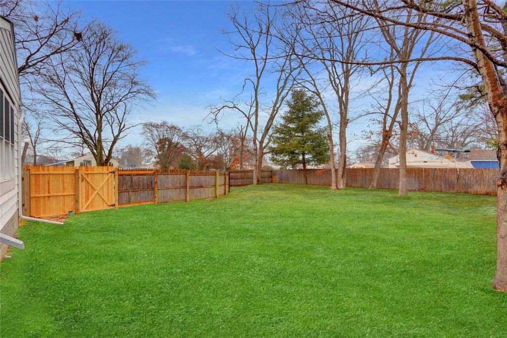 18 of 19 - 21 Chimney Lane, Bay Shore, NY
