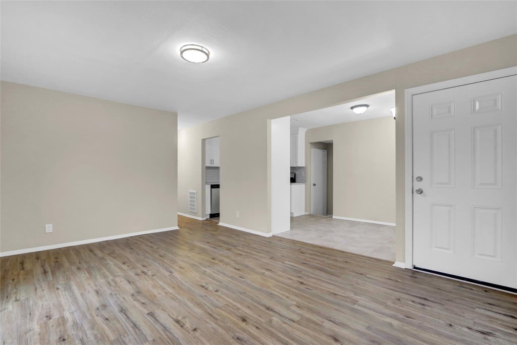 4 of 19 - 21 Chimney Lane, Bay Shore, NY