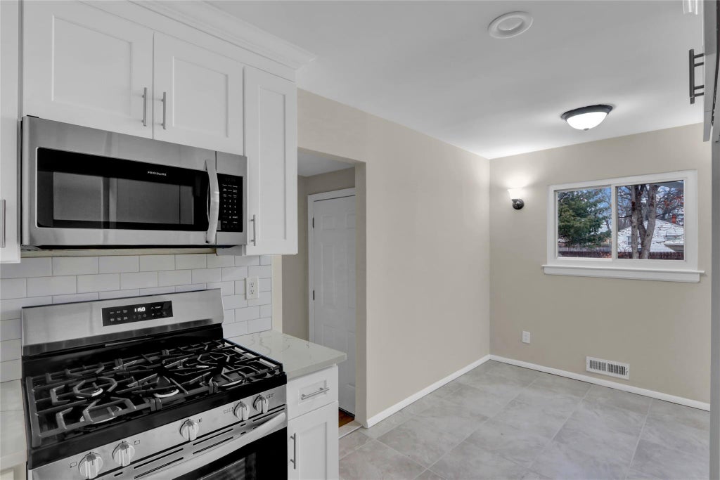 7 of 19 - 21 Chimney Lane, Bay Shore, NY