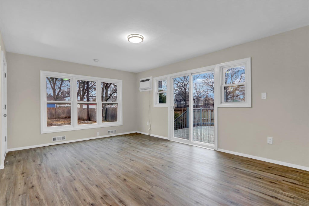 8 of 19 - 21 Chimney Lane, Bay Shore, NY