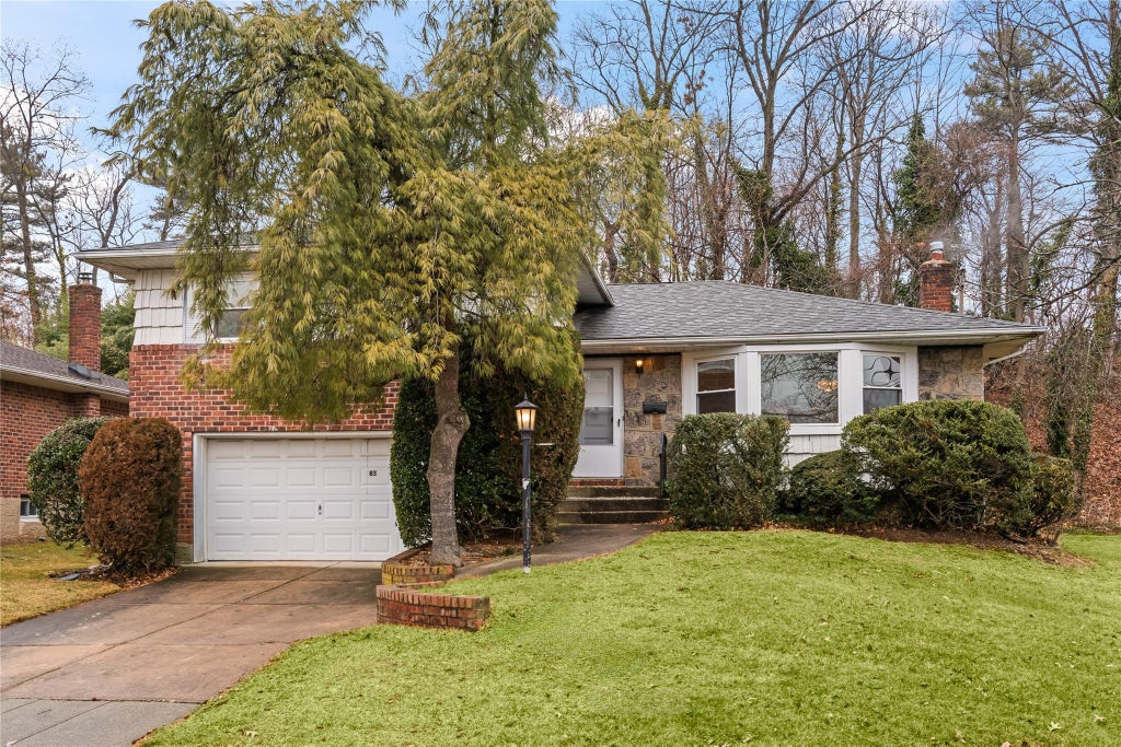 1 of 33 - 83 Stratford, Roslyn Heights, NY