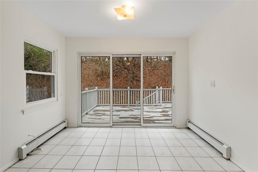 11 of 33 - 83 Stratford, Roslyn Heights, NY