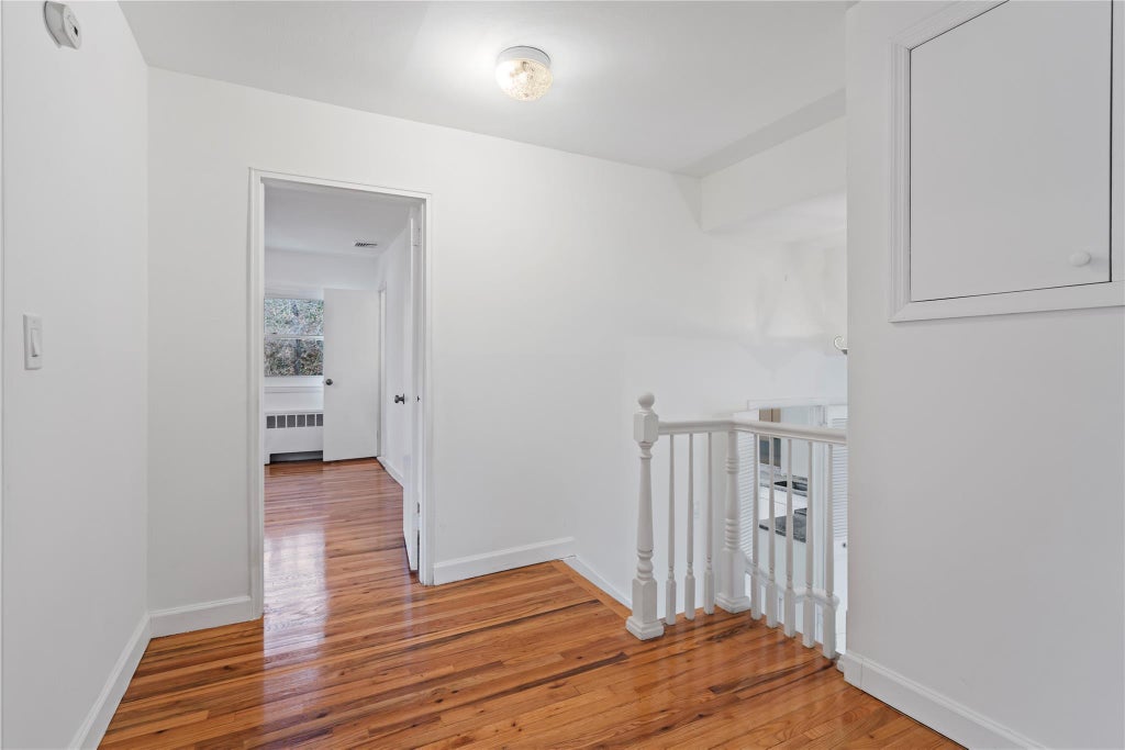 12 of 33 - 83 Stratford, Roslyn Heights, NY